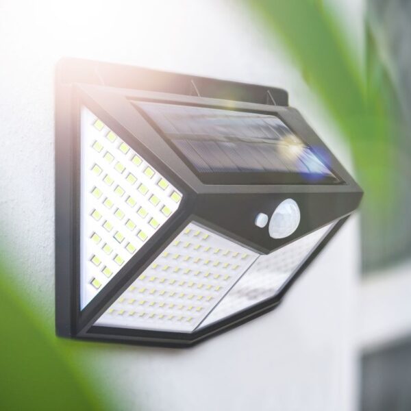 Les lampes solaires d’extérieur à détection de mouvements : un éclairage écologique et intelligent